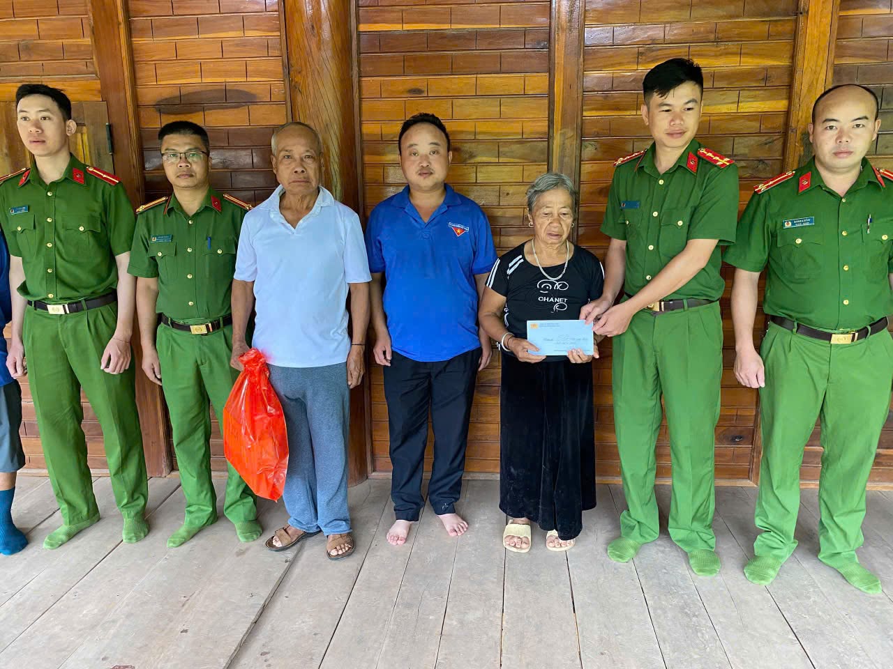 ĐOÀN XÃ QUẢNG LÂM TRIỂN KHAI CHIẾN DỊCH THANH NIÊN TÌNH NGUYỆN HÈ NĂM 2026 GẮN VỚI HOẠT ĐỘNG ĐỀN ƠN ĐÁP NGHĨA