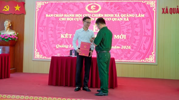 CHI HỘI CỰU CHIẾN BINH CƠ QUAN XÃ TỔ CHỨC LỄ KẾT NẠP HỘI VIÊN MỚI