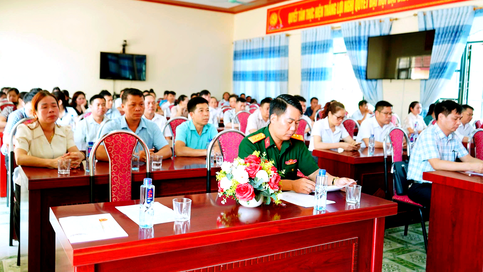 BẾ GIẢNG LỚP BỒI DƯỠNG KIẾN THỨC QUỐC PHÒNG, AN NINH NĂM 2026