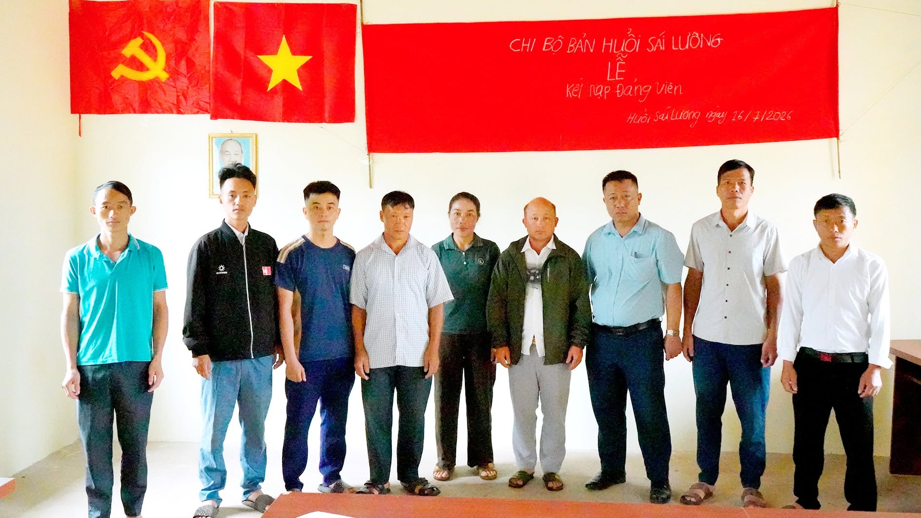 TỔ CHỨC LỄ KẾT NẠP ĐẢNG VIÊN MỚI