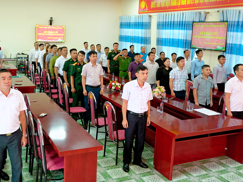 XÃ QUẢNG LÂM TRIỂN KHAI NHIỆM VỤ TẠI BUỔI CHÀO CỜ ĐẦU THÁNG 10