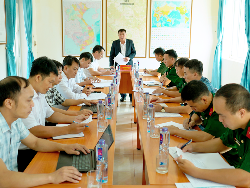 ĐẢNG ỦY XÃ QUẢNG LÂM LÀM VIỆC VỚI BAN CHỈ HUY QUÂN SỰ XÃ