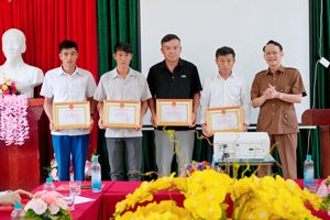 ​QUẢNG LÂM BẾ GIẢNG LỚP BỒI DƯỠNG NGHIỆP VỤ CÔNG TÁC ĐẢNG KHÓA 02, NĂM 2026