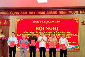 ĐẢNG ỦY XÃ QUẢNG LÂM TỔ CHỨC HỘI NGHỊ CÔNG BỐ CÁC QUYẾT ĐỊNH CỦA ĐẢNG ỦY, BAN THƯỜNG VỤ ĐẢNG ỦY VỀ SẮP XẾP, TỔ CHỨC LẠI CHI BỘ BẢN TRÊN ĐỊA BÀN XÃ QUẢNG LÂM