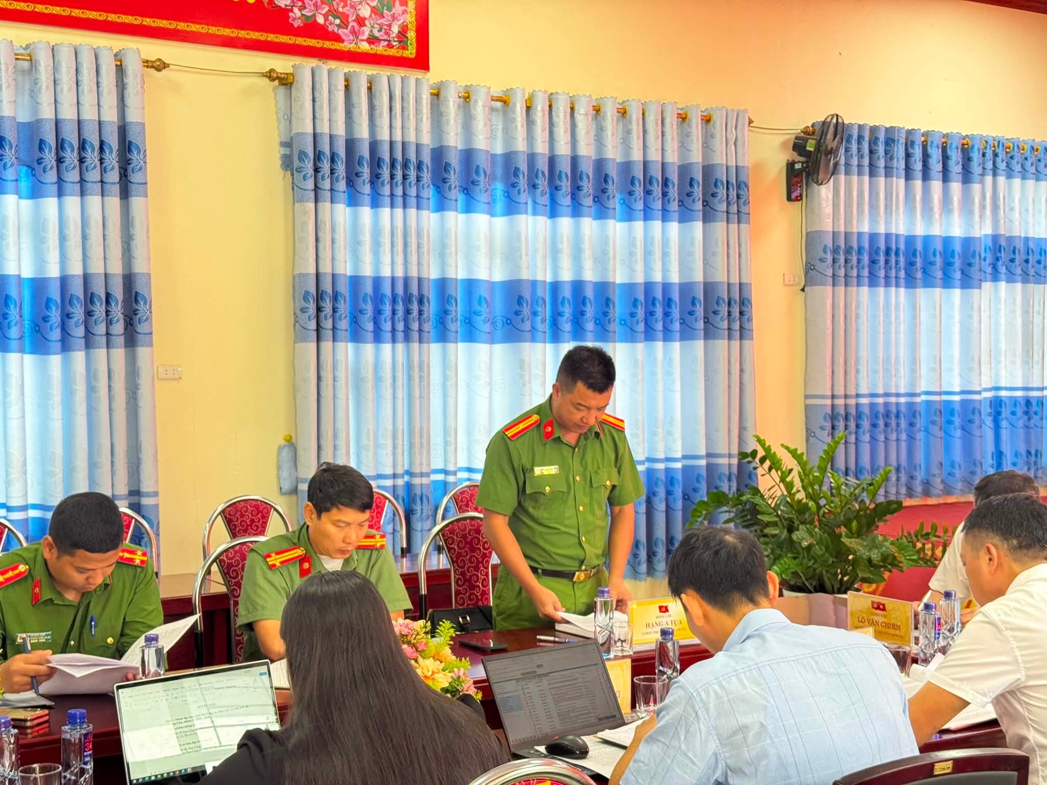 THƯỜNG TRỰC ĐẢNG ỦY XÃ QUẢNG LÂM LÀM VIỆC VỚI CHI BỘ CÔNG AN XÃ